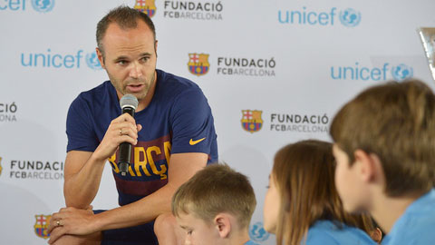 Iniesta được bầu là thủ quân mới của Barca