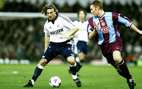 Ginola nổi tiếng trong màu áo Tottenham