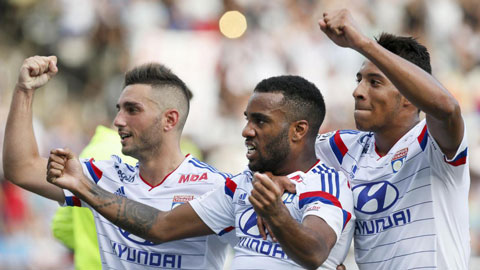 Khi Lacazette vẫn chưa thông cái đầu