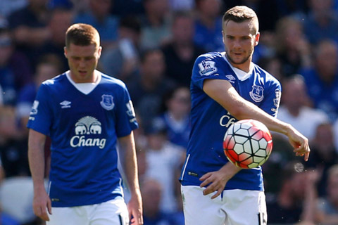 Cleverley ra mắt thành công tại Everton