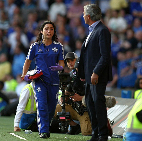 HLV Mourinho to tiếng với bác sỹ Carneiro