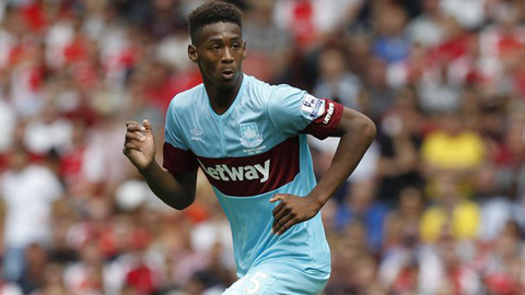 Buộc Oezil 'tắt điện', cầu thủ 16 tuổi Reece Oxford được tán tụng lên mây