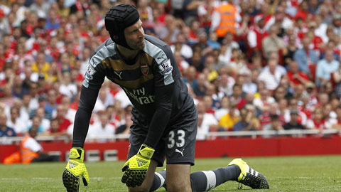 Wenger bàng quan trước một loạt sai lầm của Cech