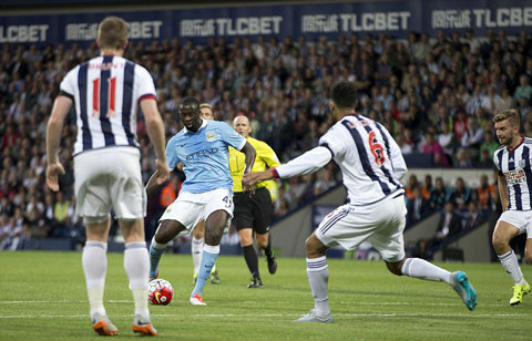 Yaya Toure với cú ra chân tuyệt đẹp mở đầu chiến thắng hoàn hảo cho Man City