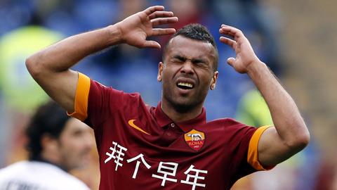 Roma thanh lý hợp đồng với Ashley Cole