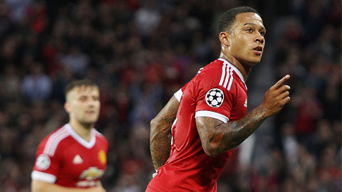 Depay tỏa sáng giúp M.U đặt một chân vào vòng bảng Champions League