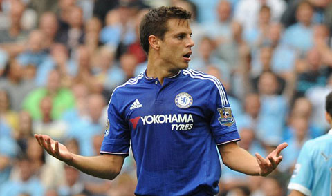 Azpilicueta có thể chơi được ở cả 2 cánh