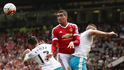 Smalling và các đồng nghiệp nơi hàng thủ đã có ngày làm việc rất tích cực