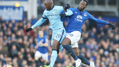 Man City: Mangala khiến Pellegrini phải... đau đầu