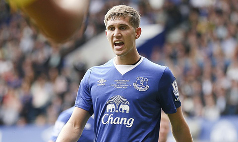 Stones đang được cả M.U lẫn Chelsea theo đuổi