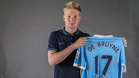 De Bruyne ra mắt Man City, nhận áo số 17