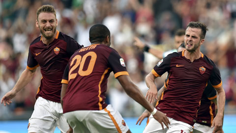 Juventus vẫn chưa có điểm khi lại thua Roma 1-2