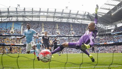 Sterling ghi bàn thắng đầu tiên cho Man City tại Ngoại hạng Anh: Đắt đã xắt ra miếng