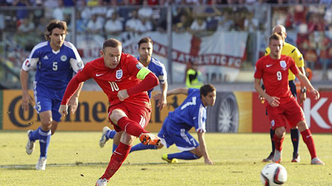 Rooney cân bằng thành tích ghi bàn của huyền thoại Bobby Charlton