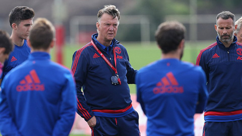 Van Gaal phủ nhận mâu thuẫn tại M.U, tin NHM vẫn 