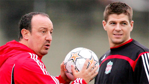 Bóng đá - Benitez chỉ trích Gerrard bịa đặt để bán tự truyện