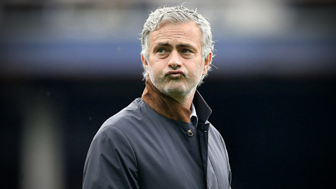 Sóng ngầm ở Chelsea: Mourinho trên đường trở thành... 