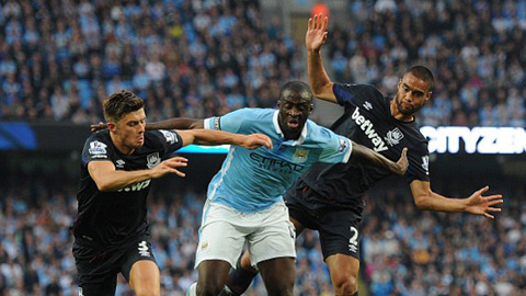 Man City bất khả chiến bại bị West Ham hạ đo ván trong ngày thứ Bảy điên rồ