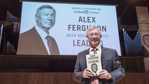 Sir Alex Ferguson: Ghen với Rooney, vồ hụt Ro 