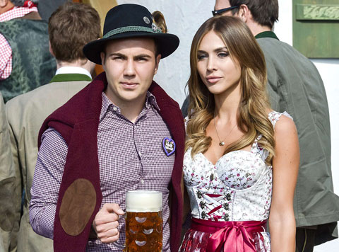 Tiền vệ Mario Goetze tận hưởng lễ hội bên bạn gái Ann-Kathrin Broemmel