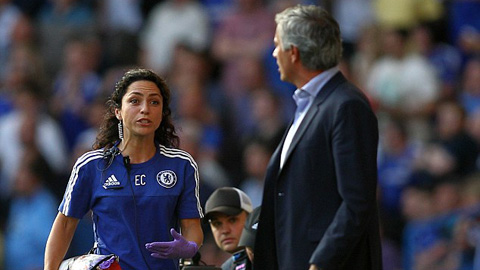 HLV Mourinho trắng án trong vụ sỉ nhục bác sỹ Carneiro