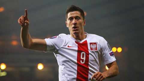 Lewandowski cân bằng kỷ lục ghi 13 bàn ở vòng loại EURO Lewandowski cân bằng kỷ lục ghi 13 bàn ở vòng loại EURO