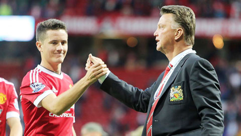 Đùa với Herrera thế đủ rồi, Van Gaal!