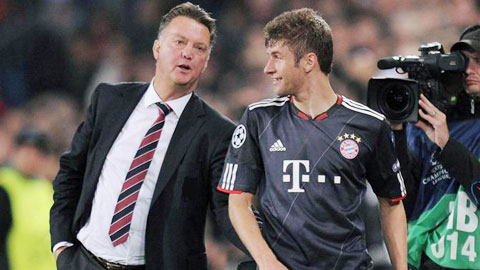 Thomas Mueller: “Van Gaal sẽ còn theo đuổi tôi dài dài”